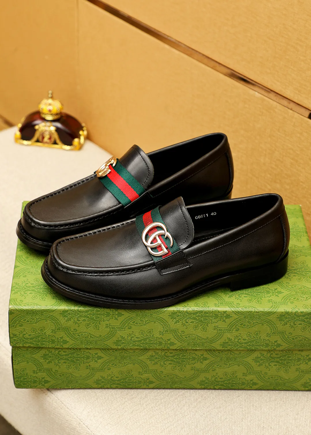 Men's shoes 💰480 💐 Product trademark: GUCCI "Gucci" casual leather shoes Regular size: 38-44 (45.46🉑️customized) Product materials: Selected imported first-layer calfskin upper + luxury hardware buckle, imported water-dyed cow leather lining. Strong three-dimensional visual effect, original outsole color: 2 colors available